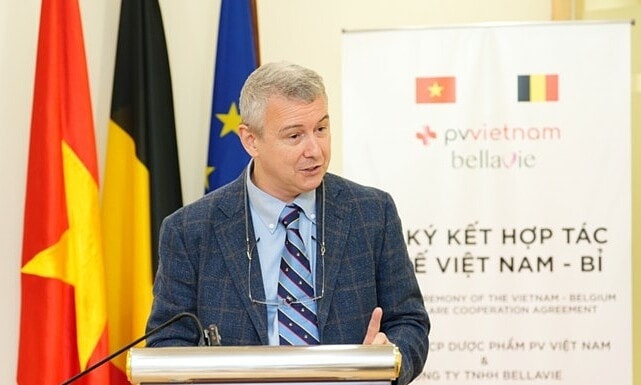 Đại sứ Bỉ Karl Van den Bossche phát biểu tại buổi lễ. Ảnh: Thuý Hà