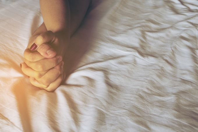 Sùi mào gà vẫn có thể lây nhiễm khi tình dục và chưa có miễn dịch với HPV. Ảnh minh họa: Vecteezy