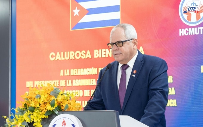 Ông Homero Acosta Álvarez, Tổng thư ký Quốc hội Cuba, phát biểu trong chuyến thăm, sáng 3/10. Ảnh: UTETV
