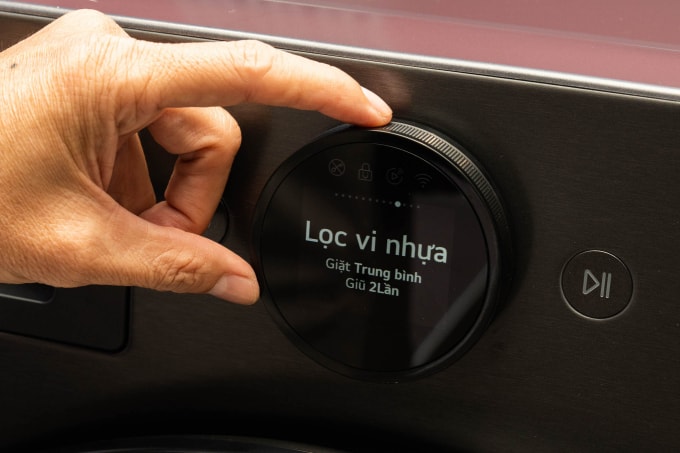 Chu trình giặt giúp giảm thiểu việc thải ra hạt vi nhựa. Ảnh: Huy Đức