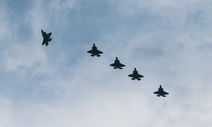 Dàn tiêm kích F-35 trên vùng trời Puerto Rico hôm 13/9. Ảnh: USAF