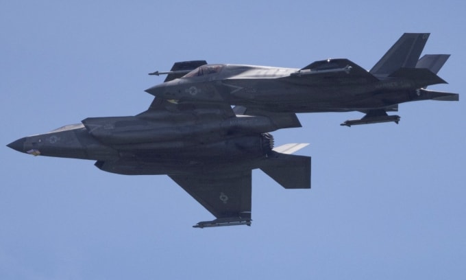 Tiêm kích F-35B Mỹ trên bầu trời Puerto Rico hôm 30/9. Ảnh: Reuters
