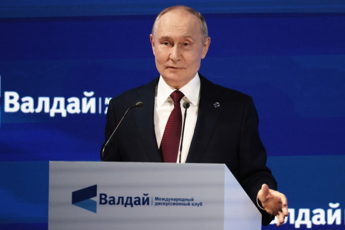 Tổng thống Nga Vladimir Putin phát biểu tại Sochi ngày 2/10. Ảnh: AP