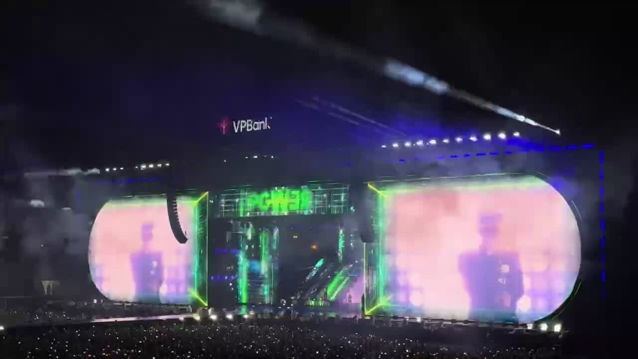 G-Dragon hát 'Power'