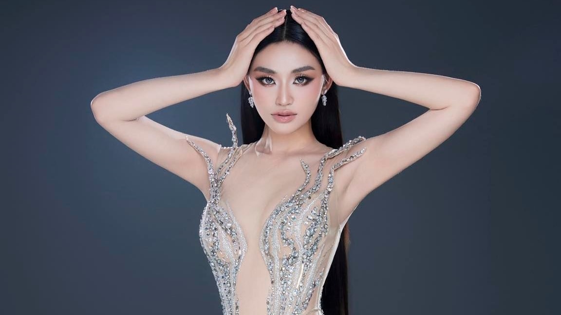Hoa hậu Yến Nhi diễn đầm dạ hội tại họp báo Miss International 2025