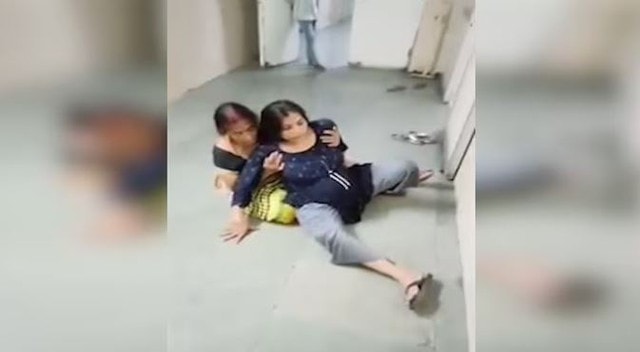 Y tá sốc nặng khi chứng kiến sản phụ sinh con ngay trên sàn bệnh viện - Ảnh 1.