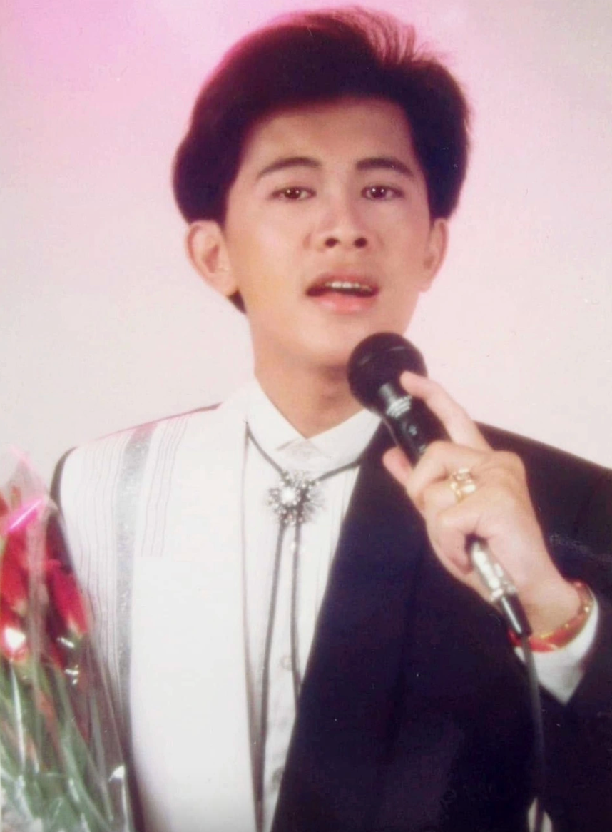 'Hoàng tử tình ca' Lê Tuấn ra sao sau 20 năm âm thầm biến mất khỏi showbiz?- Ảnh 2. 'Hoàng tử tình ca' Lê Tuấn ra sao sau 20 năm âm thầm biến mất khỏi showbiz?- Ảnh 2.
