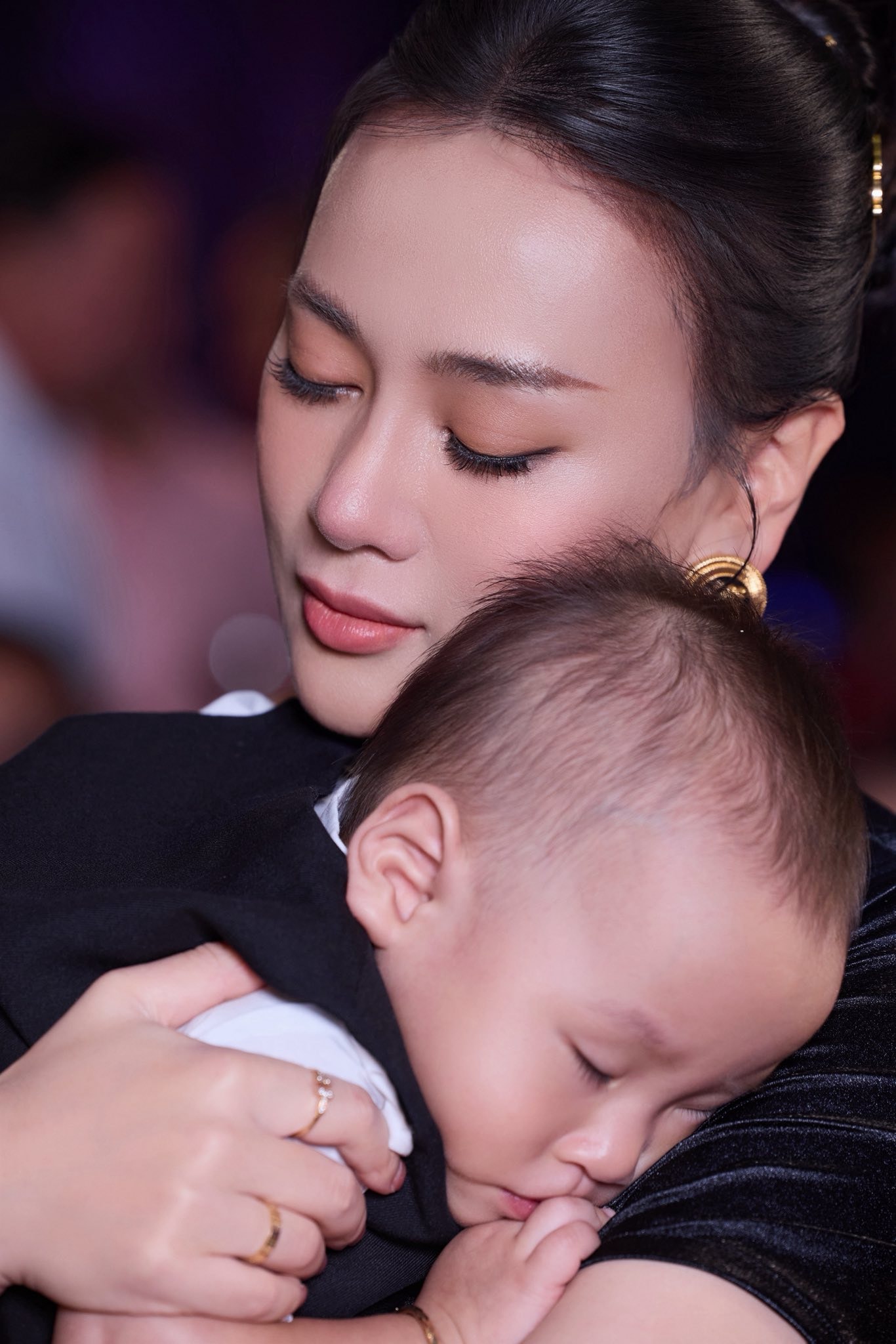 Cặp song sinh nhà Phương Oanh - Shark Bình đáng yêu đón trung thu ở trường- Ảnh 6.