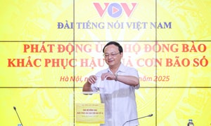 Đài Tiếng nói Việt Nam ủng hộ đồng bào bị thiệt hại do bão số 10