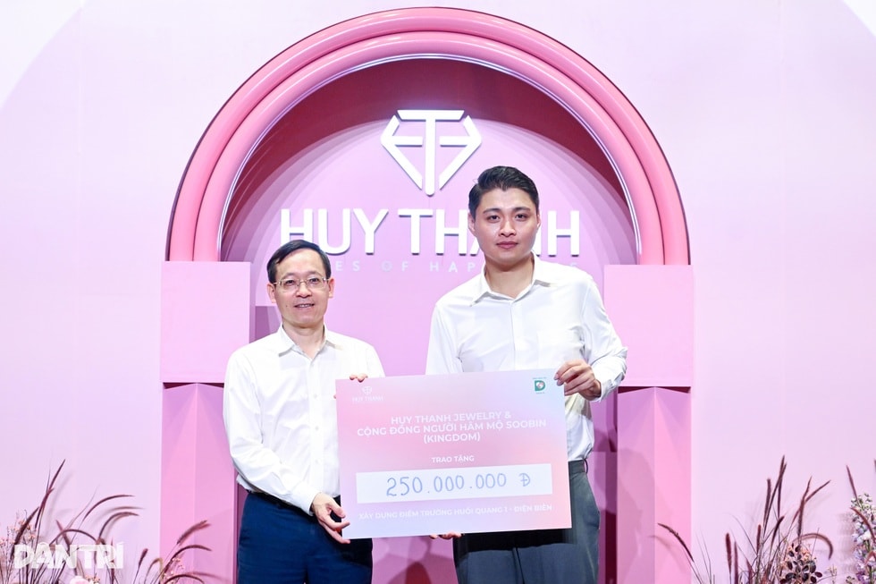 Đấu giá trang sức gây quỹ xây dựng Điểm trường Huổi Quang 1 - 5