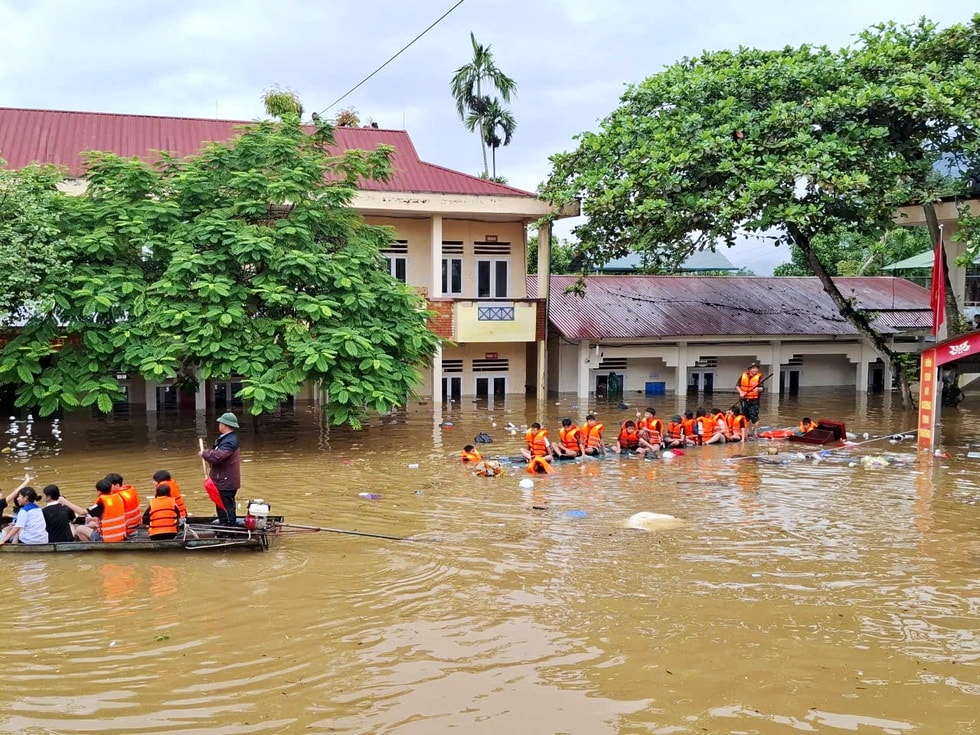 Trường ở Tuyên Quang tan hoang do lũ dữ, hơn 200 em nhỏ sơ tán, cần hỗ trợ - 5
