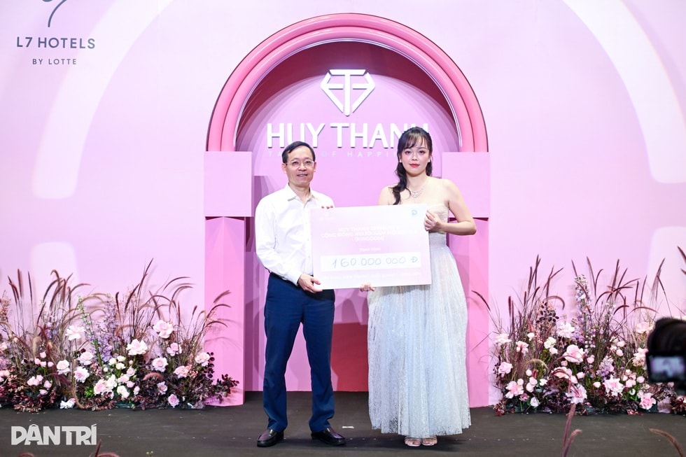 Đấu giá trang sức gây quỹ xây dựng Điểm trường Huổi Quang 1 - 4