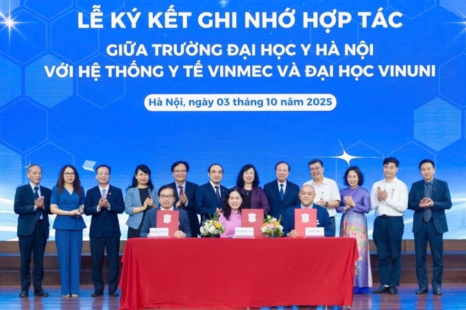 Các đại biểu, khách mời tại lễ ký kết ba bên giữa Trường Đại học Y Hà Nội, VinMec và VinUni tại Hà Nội, ngày 3/10. Ảnh: VinGroup