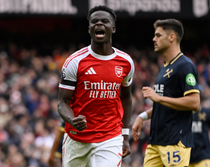 Bukayo Saka mừng bàn phạt đền ấn định tỷ số trong trận Arsenal thắng West Ham 2-0 ở vòng 7 Ngoại hạng Anh trên sân Emirates, London, Anh ngày 4/10. Ảnh: Reuters