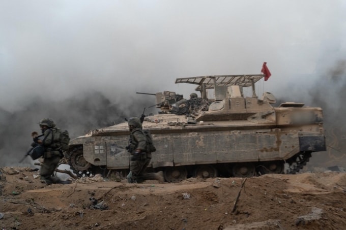 Thiết giáo và bộ binh Israel tác chiến tại Gaza City ngày 30/9. Ảnh: IDF