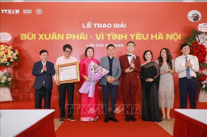 Giải thưởng Bùi Xuân Phái 2025 vinh danh nhạc sĩ Trần Tiến- Ảnh 5.