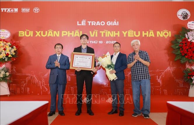 Giải thưởng Bùi Xuân Phái 2025 vinh danh nhạc sĩ Trần Tiến- Ảnh 4.