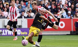 Kết quả giải Ngoại Hạng Anh: Fernandes đá hỏng phạt đền, Man Utd lại thua