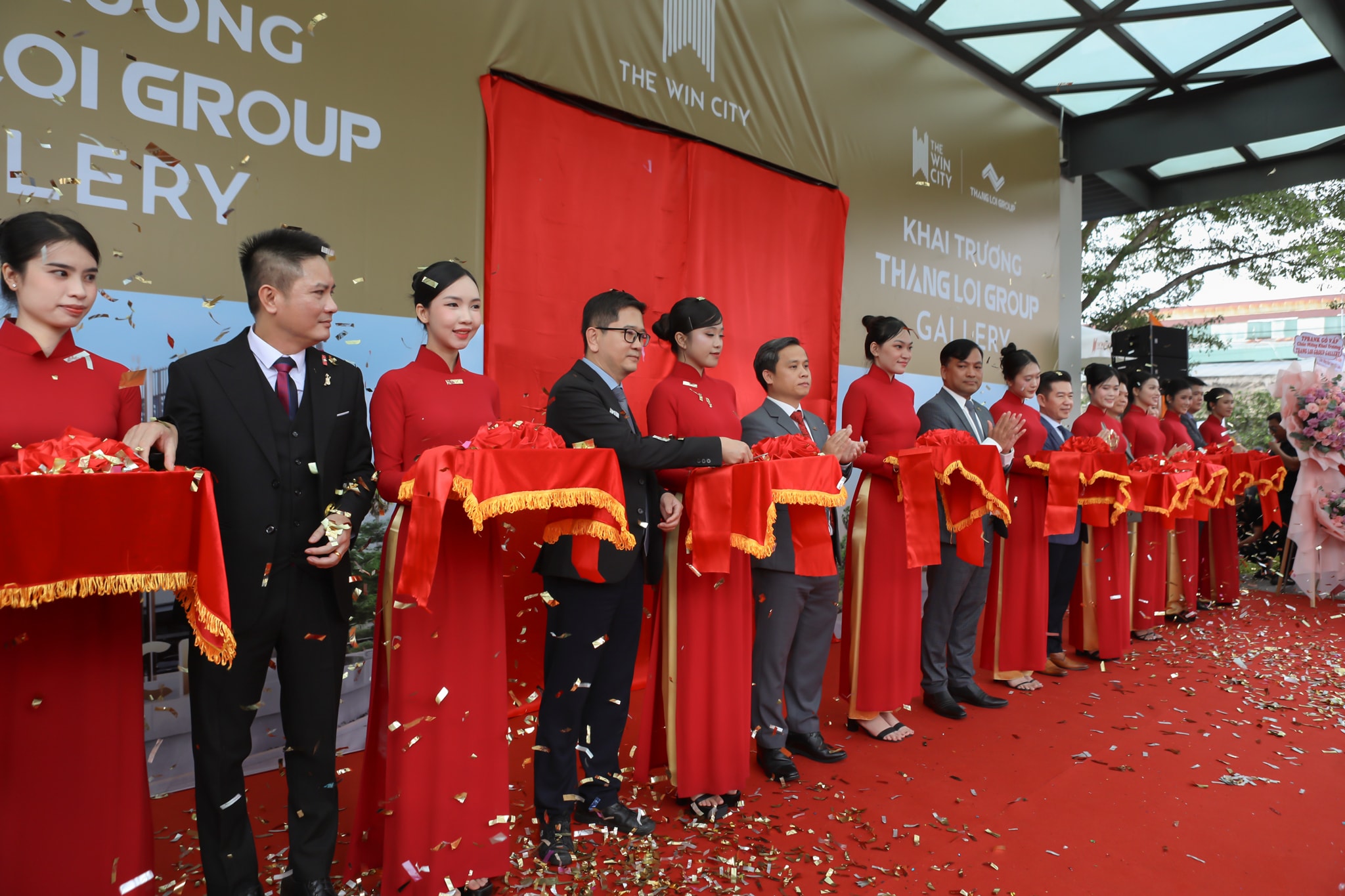 Khoảnh khắc cắt băng khánh thành Thắng Lợi Group Gallery, mở ra dấu mốc mới trong hành trình kiến tạo không gian trải nghiệm bất động sản chuẩn mực.