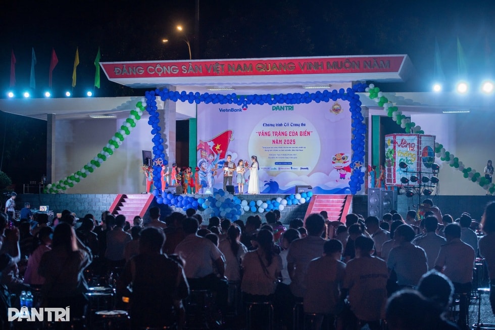 Cuộc gọi vượt trùng khơi, xúc động đêm Trung thu Vầng trăng của biển - 1 Cuộc gọi vượt trùng khơi, xúc động đêm Trung thu Vầng trăng của biển - 1