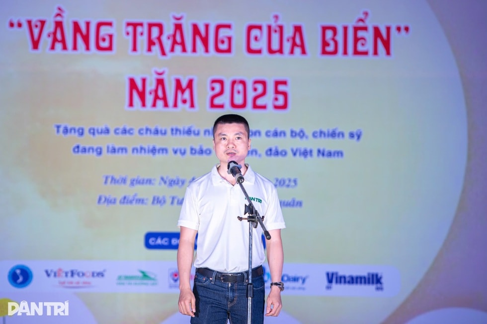 Cuộc gọi vượt trùng khơi, xúc động đêm Trung thu Vầng trăng của biển - 2 Cuộc gọi vượt trùng khơi, xúc động đêm Trung thu Vầng trăng của biển - 2