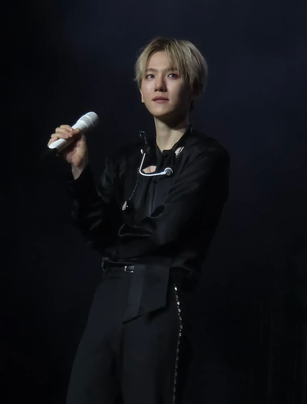 Baekhyun ngẫu hứng hát mừng Trung thu, chào khán giả Việt theo cách độc đáo - 1 Baekhyun ngẫu hứng hát mừng Trung thu, chào khán giả Việt theo cách độc đáo - 1