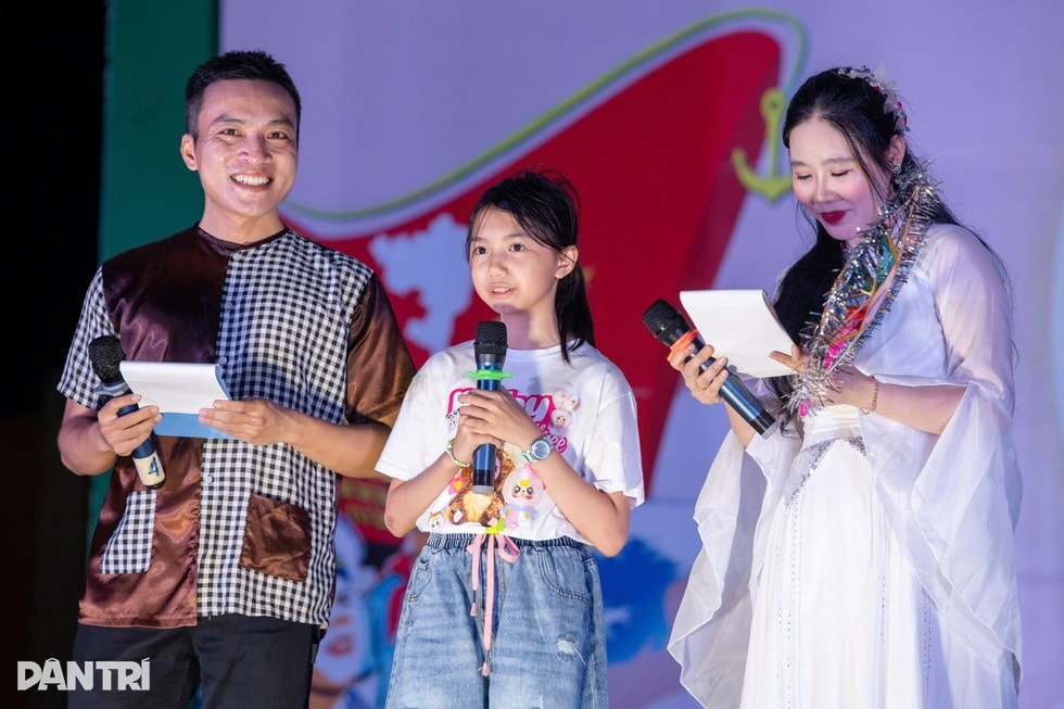 Cuộc gọi vượt trùng khơi, xúc động đêm Trung thu Vầng trăng của biển - 7 Cuộc gọi vượt trùng khơi, xúc động đêm Trung thu Vầng trăng của biển - 7