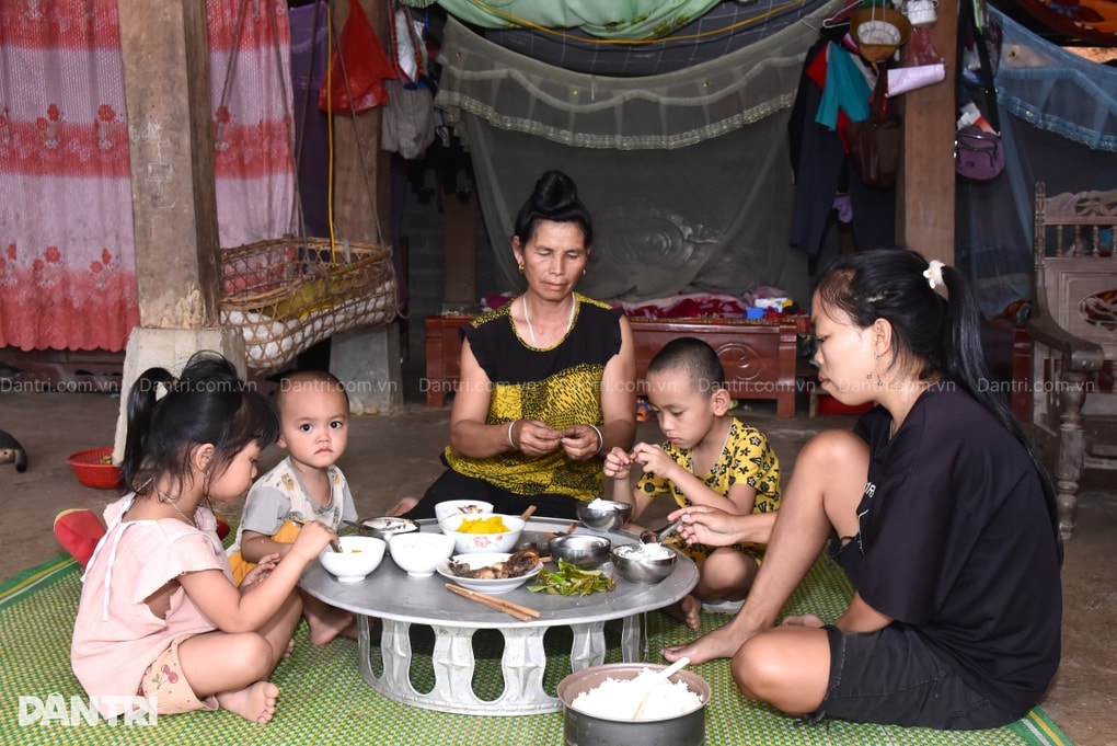 Mẹ nghèo mong được chữa bệnh để kéo dài thời gian bên con gái nhỏ dại - 3