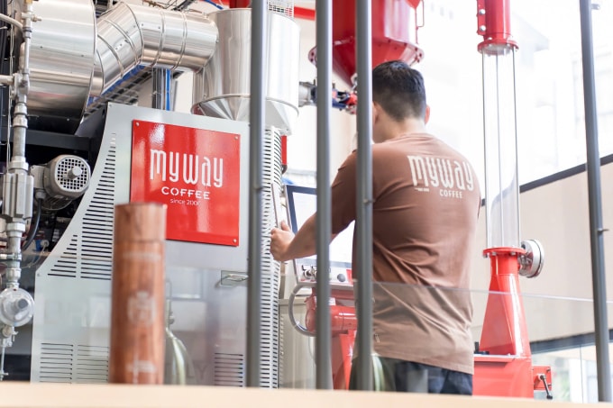 Khu vực khách hang được trải nghiệm tự rang xay cà phê. Ảnh: My Way Coffee
