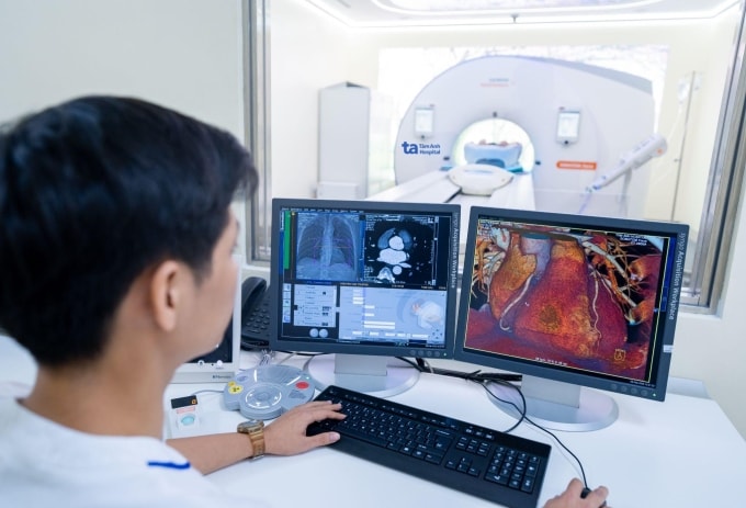 Hệ thống chụp CT hơn 100.000 lát cắt có thể khảo sát tình trạng mạch vành ở bệnh nhân béo phì nặng (BMI 47). Ảnh: Bệnh viện Tâm Anh