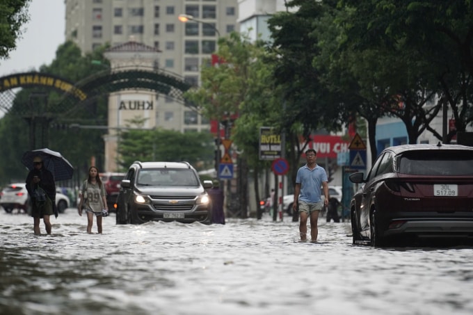 Các tuyến đường ở khu đô thị An Khánh bị ngập ngày 30/9. Ảnh: Hoàng Giang