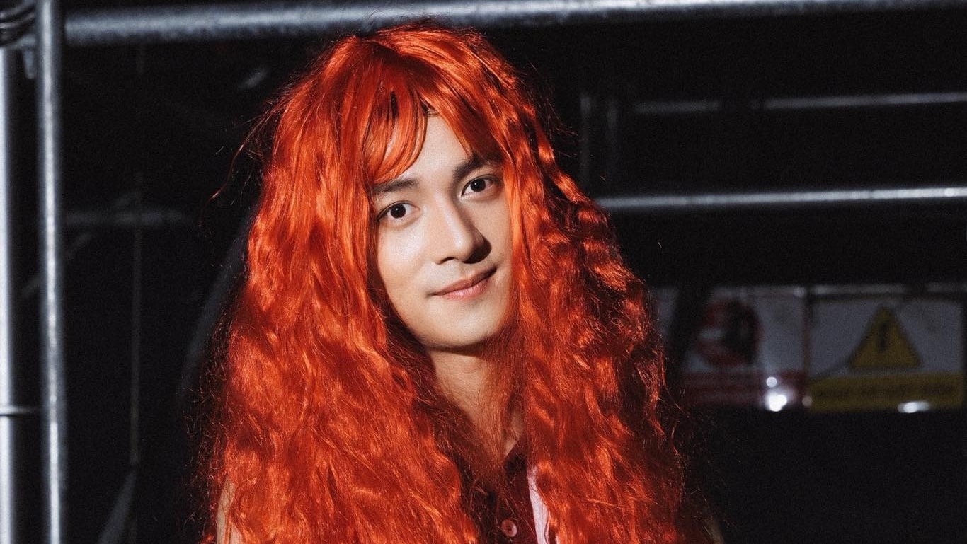 Vợ chồng Đăng Khôi tạo dáng hài hước