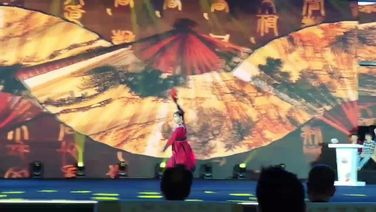 Nữ sinh Việt đầu tiên vô địch cuộc thi nói tiếng Trung lớn nhất thế giới