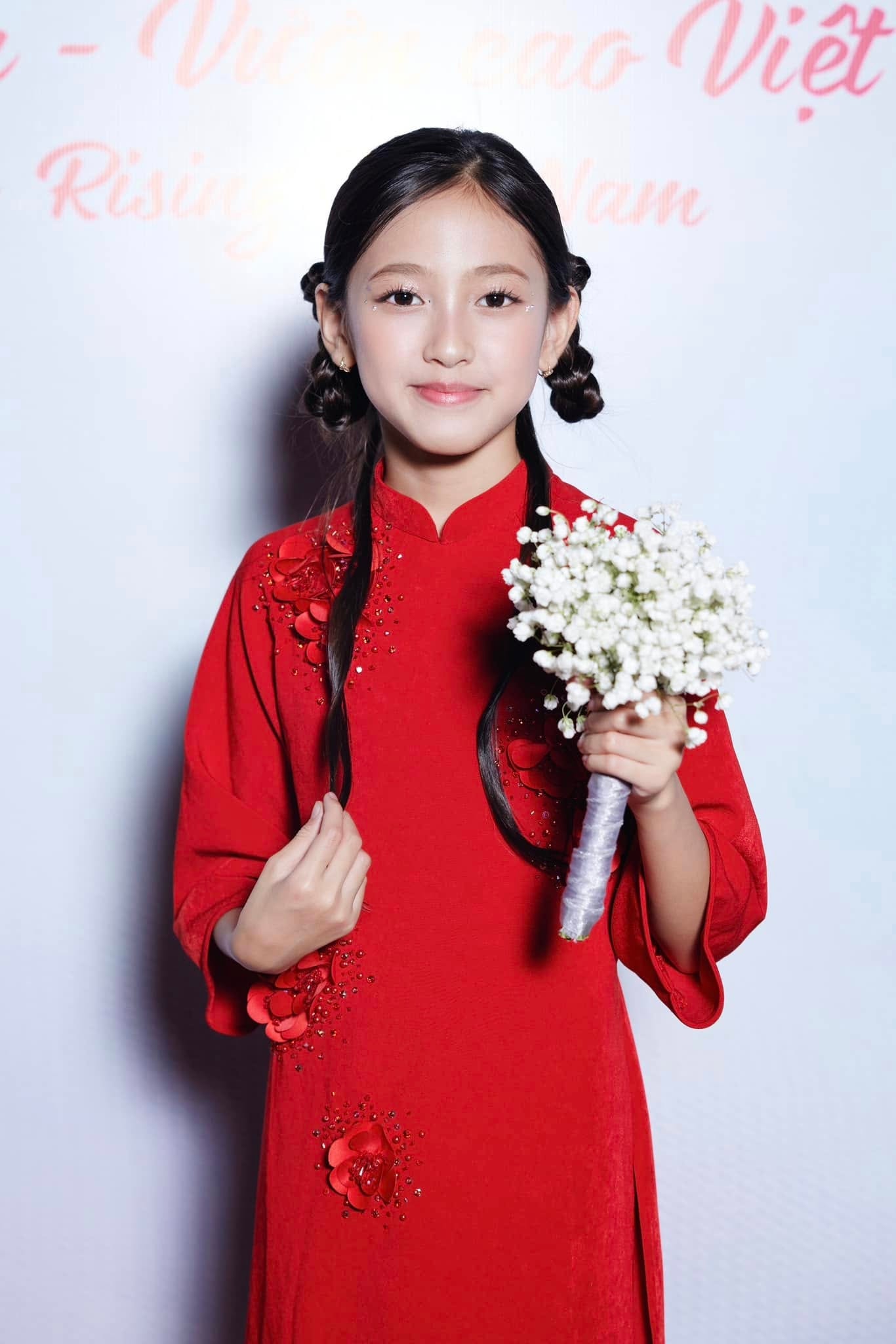 Con gái Hà Kiều Anh làm thiện nguyện với mẹ, nhan sắc và thần thái gây ngỡ ngàng- Ảnh 6. Con gái Hà Kiều Anh làm thiện nguyện với mẹ, nhan sắc và thần thái gây ngỡ ngàng- Ảnh 6.