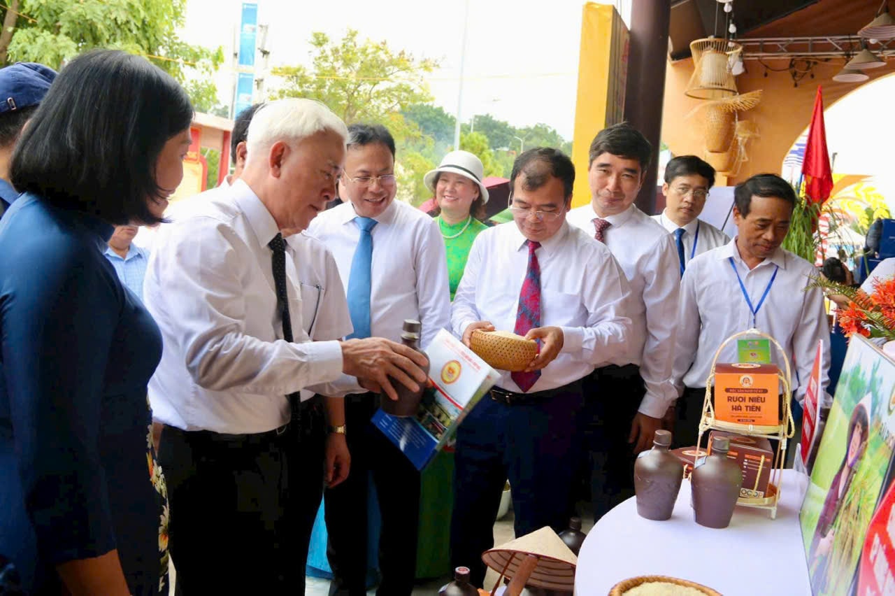 Điểm mới Tuần Văn hóa, Du lịch và Xúc tiến Thương mại Côn Sơn – Kiếp Bạc 2025- Ảnh 8. Điểm mới Tuần Văn hóa, Du lịch và Xúc tiến Thương mại Côn Sơn – Kiếp Bạc 2025- Ảnh 8.