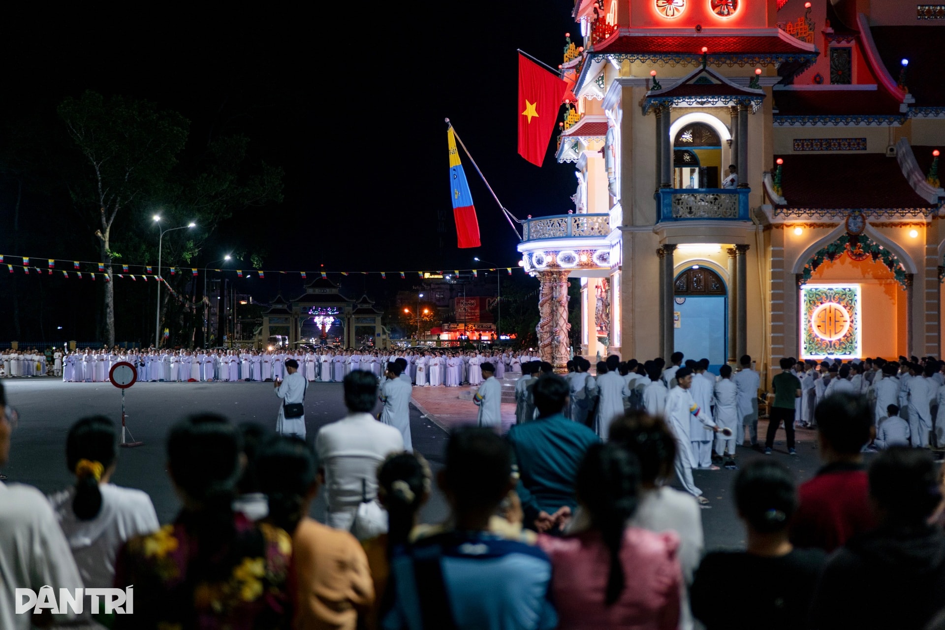 Biển người về Tòa Thánh Tây Ninh dự đại lễ 100 năm Hội yến Diêu Trì Cung - 2 Biển người về Tòa Thánh Tây Ninh dự đại lễ 100 năm Hội yến Diêu Trì Cung - 2