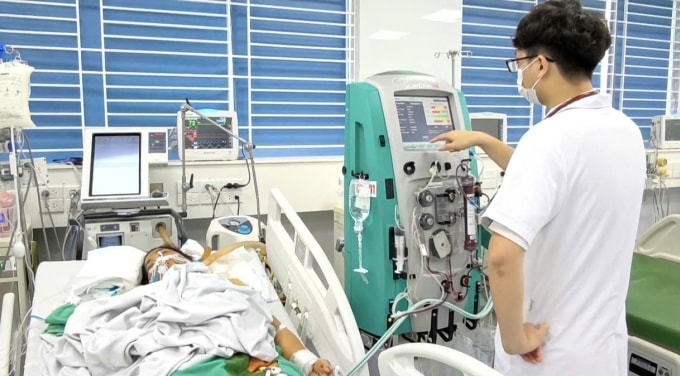 Bệnh nhân mắc bệnh xoắn khuẩn vàng da, điều trị tại Bệnh viện Bệnh nhiệt đới Trung ương. Ảnh: Bệnh viện Bệnh nhiệt đới Trung ương