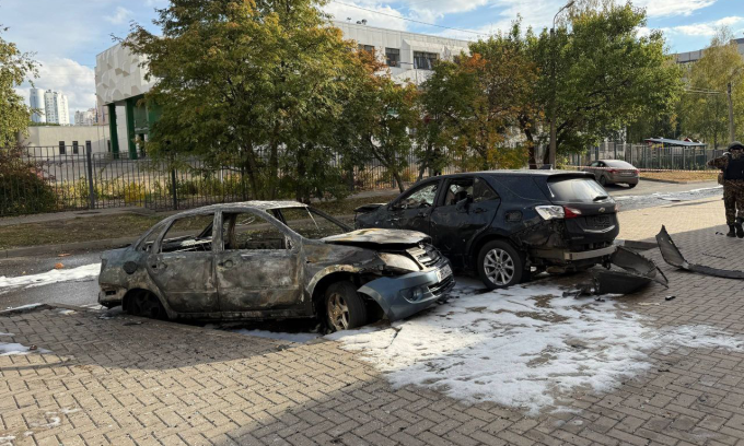 Xe cộ bị hư hại sau đòn tập kích bằng UAV của Ukraine tại tỉnh Belgorod trong ảnh đăng hôm 5/10. Ảnh: Văn phòng tỉnh trưởng Belgorod