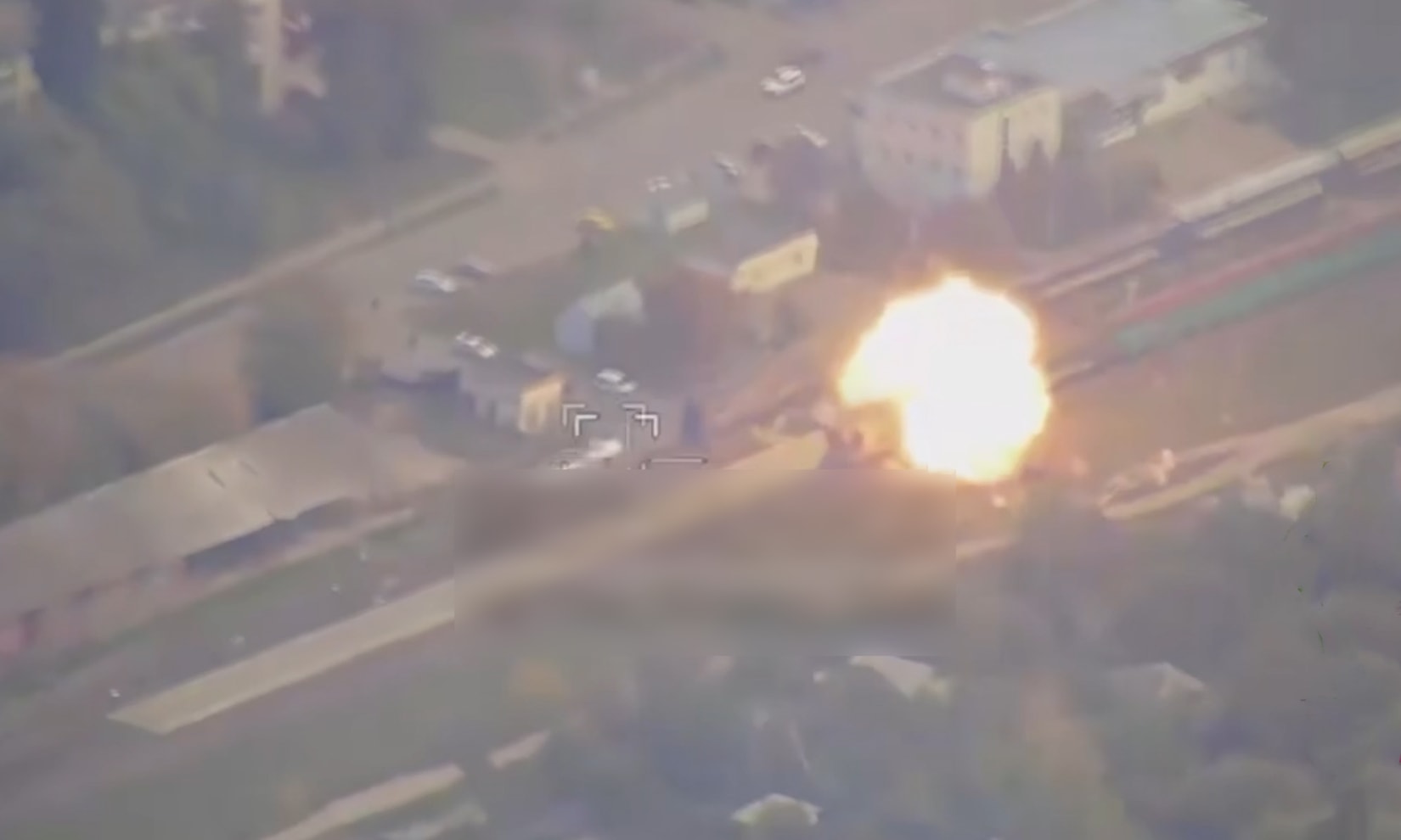 Khoảnh khắc UAV Nga lao xuống đoàn tàu Ukraine