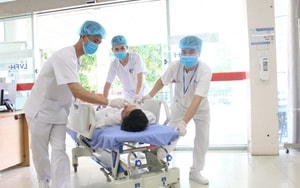 Cứu sống cụ ông 90 tuổi ngừng tim vì nghẹn cơm trong bữa tối- Ảnh 3.