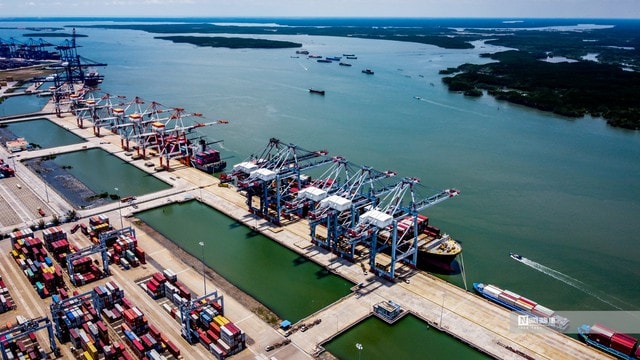 Việt Nam xuất siêu gần 17 tỷ USD trong 9 tháng đầu năm 2025 - Ảnh 1.