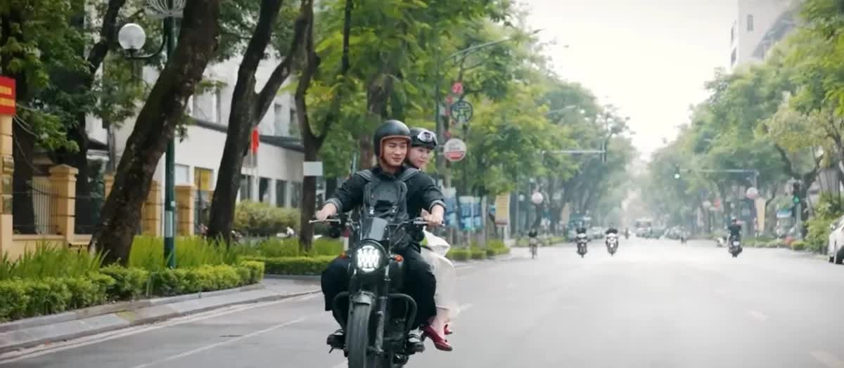 Điều không thể ngờ về diễn viên 'nam thần' đang gây tranh cãi trong 'Gió ngang khoảng trời xanh'- Ảnh 10.