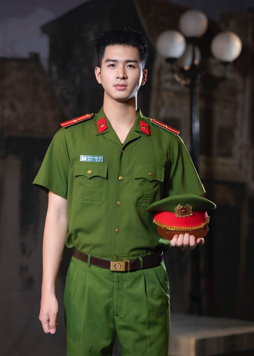 Điều không thể ngờ về diễn viên 'nam thần' đang gây tranh cãi trong 'Gió ngang khoảng trời xanh'- Ảnh 4.