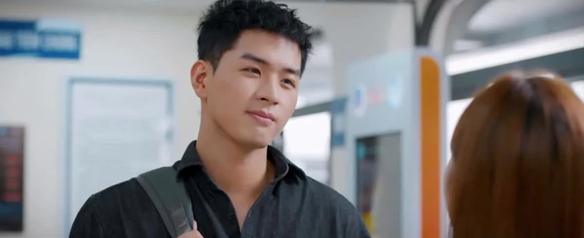 Điều không thể ngờ về diễn viên 'nam thần' đang gây tranh cãi trong 'Gió ngang khoảng trời xanh'- Ảnh 8.