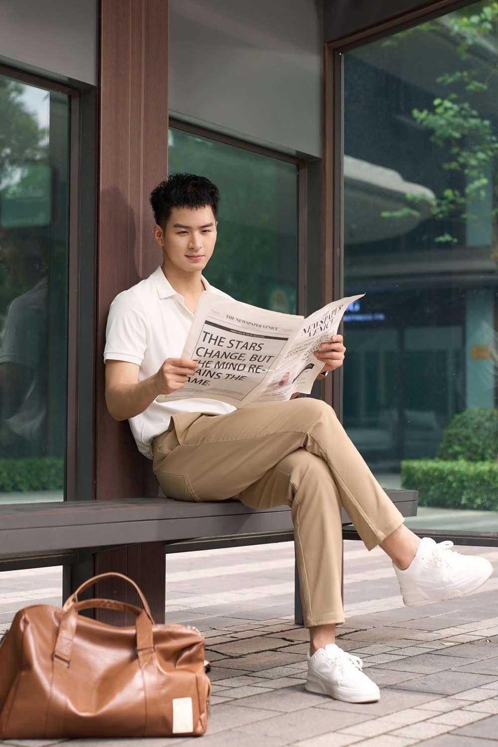 Điều không thể ngờ về diễn viên 'nam thần' đang gây tranh cãi trong 'Gió ngang khoảng trời xanh'- Ảnh 2.