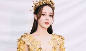 Sao Hoa ngữ 17/9: Địch Lệ Nhiệt Ba gặp họa vì fan, Dương Dương đóng phim mới