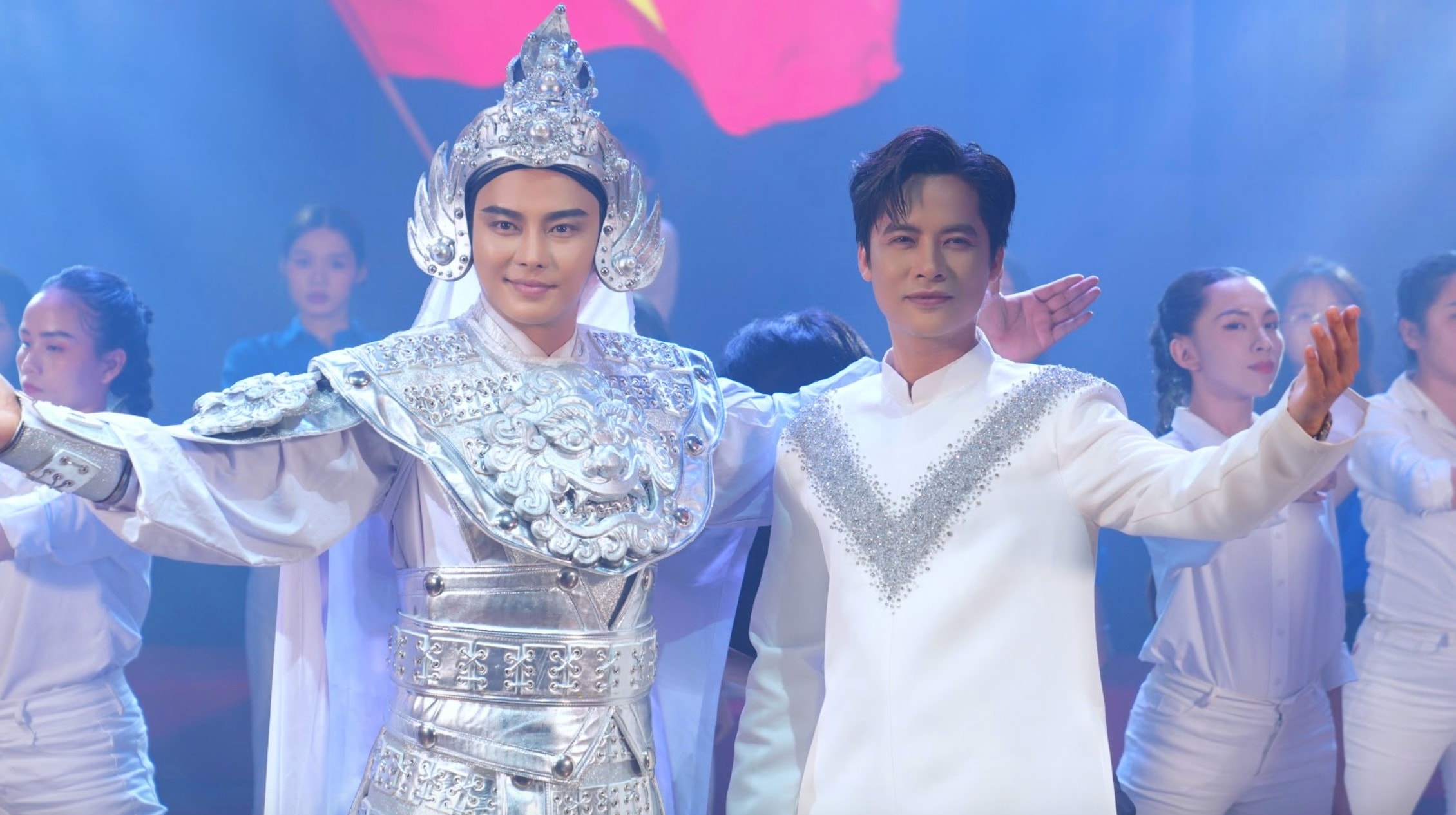 Minh Sang kết hợp cùng NSƯT Võ Minh Lâm.