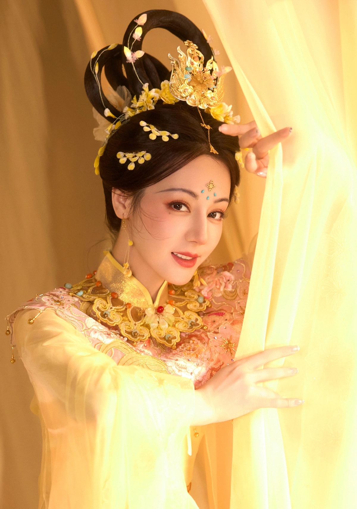 Phần trình diễn của mỹ nhân Tân Cương hút hơn 100 triệu lượt đọc trên mạng xã hội Weibo.