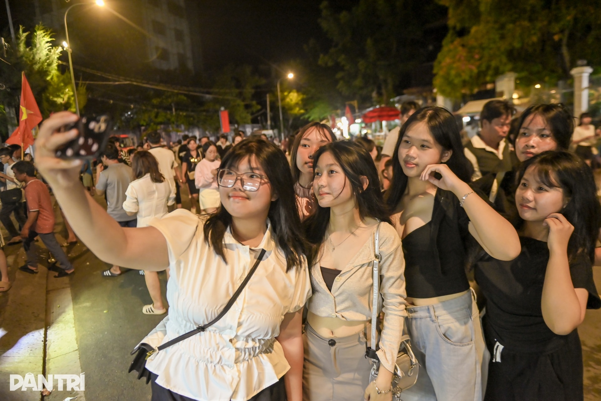 Cần Giờ rực sáng đêm pháo hoa Lễ hội Nghinh Ông 2025 - 2