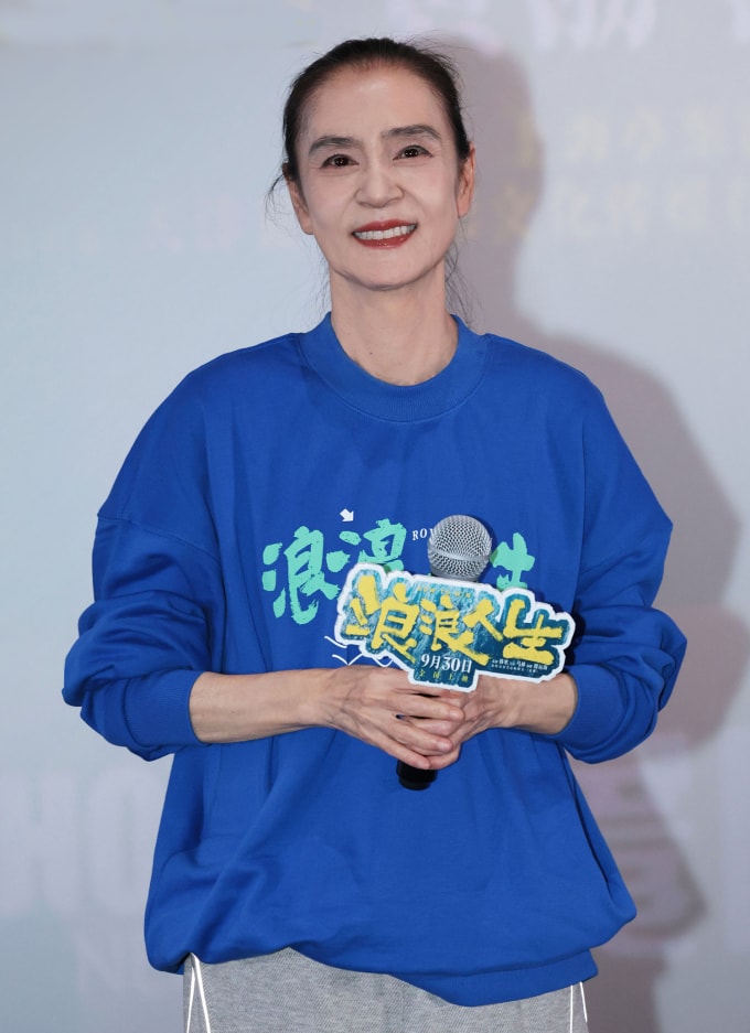 Diễn viên Lưu Tuyết Hoa quảng bá Lãng lãng nhân sinh tại Trung Quốc cuối tháng 9. Ảnh: Mtime